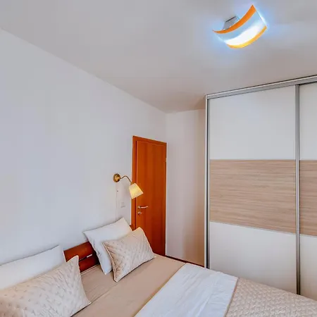 Vista - With Free Parking Appartement Zadar